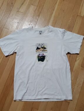 Uniqlo White Mobile Suit Gundam Graphic Short Sleeve Tee Medium